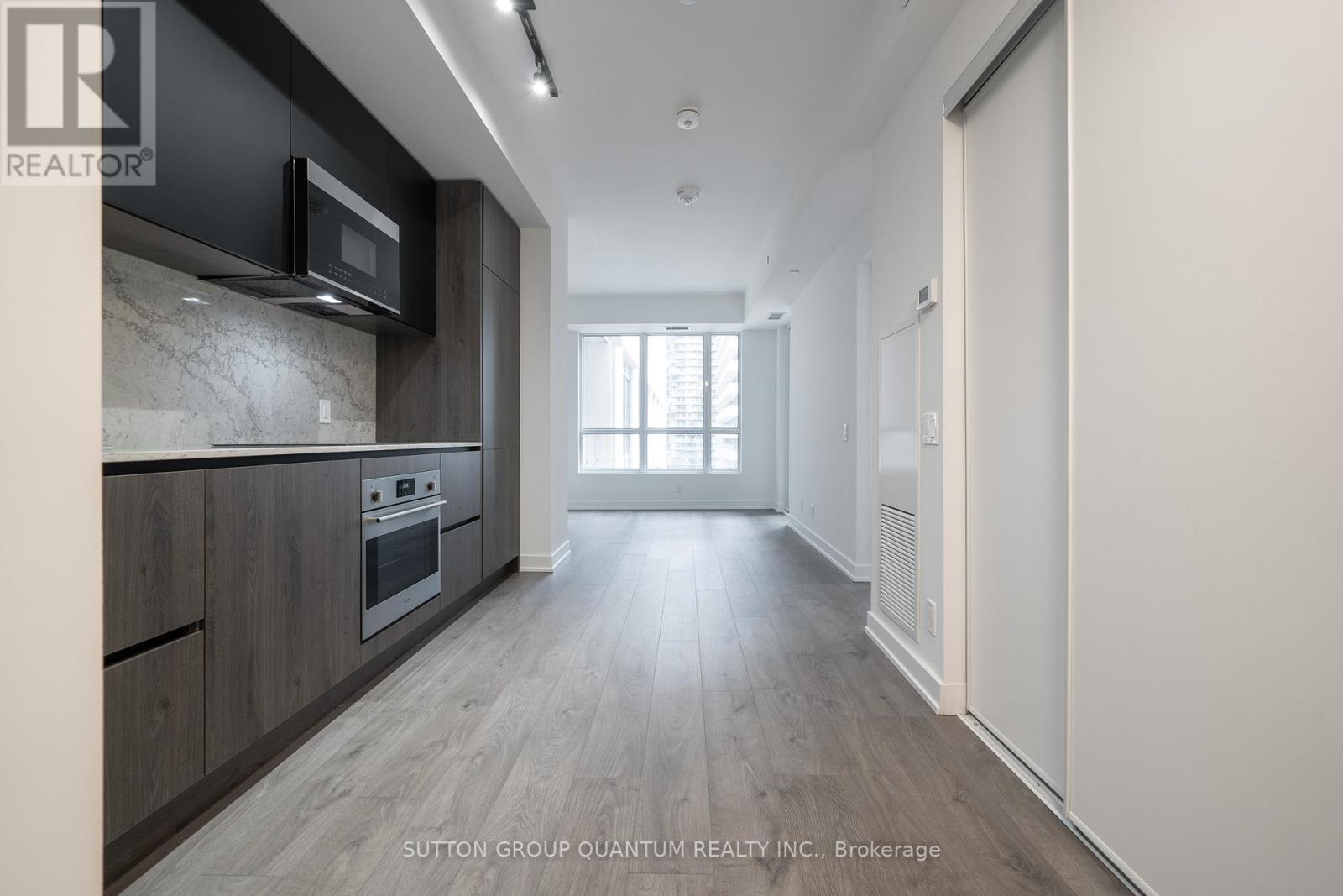 1611 - 108 Peter Street, Toronto, Ontario  M5V 0W2 - Photo 2 - C13534426
