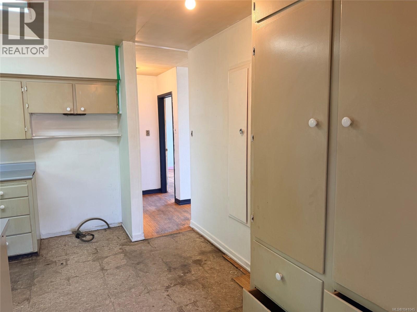 532 Duke St — photo 13