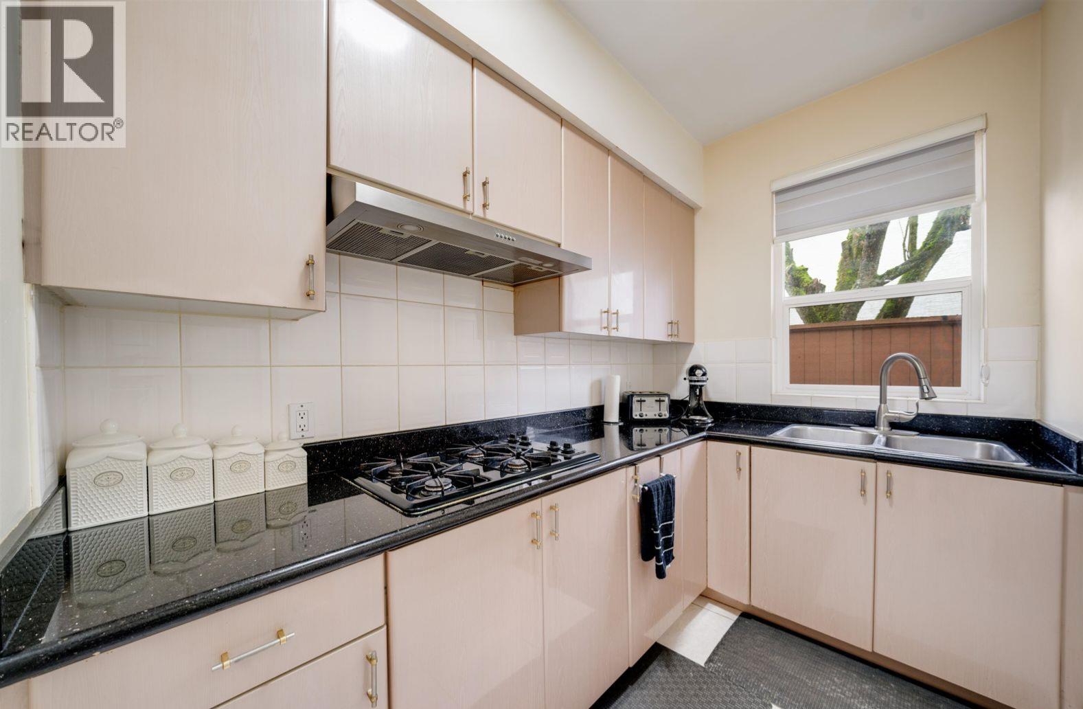 10320 Scotsdale Avenue, Richmond, British Columbia  V7E 3V1 - Photo 25 - R3143613