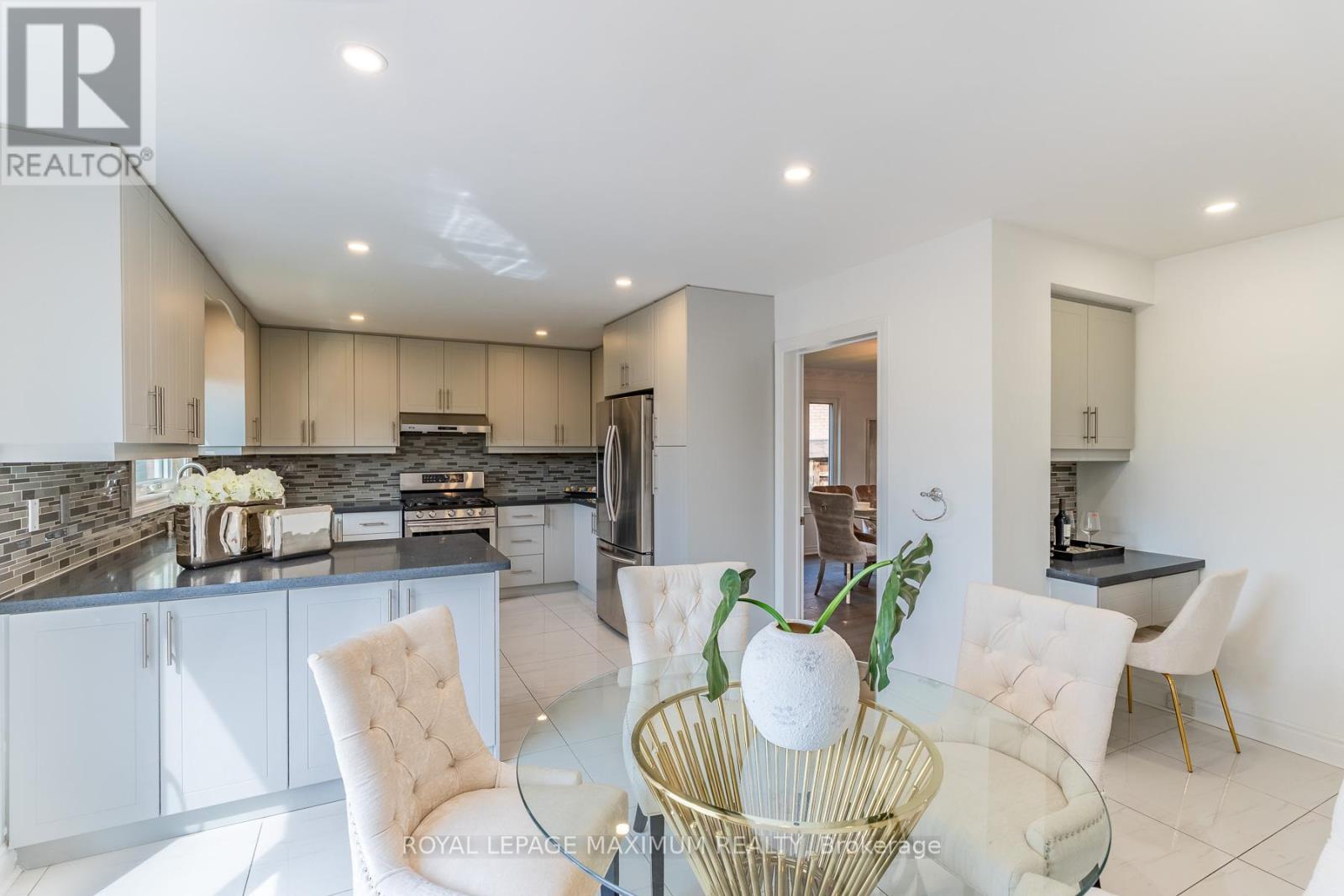 22 A Waltham Crescent, Richmond Hill, Ontario  L4B 1Z2 - Photo 7 - N13531248