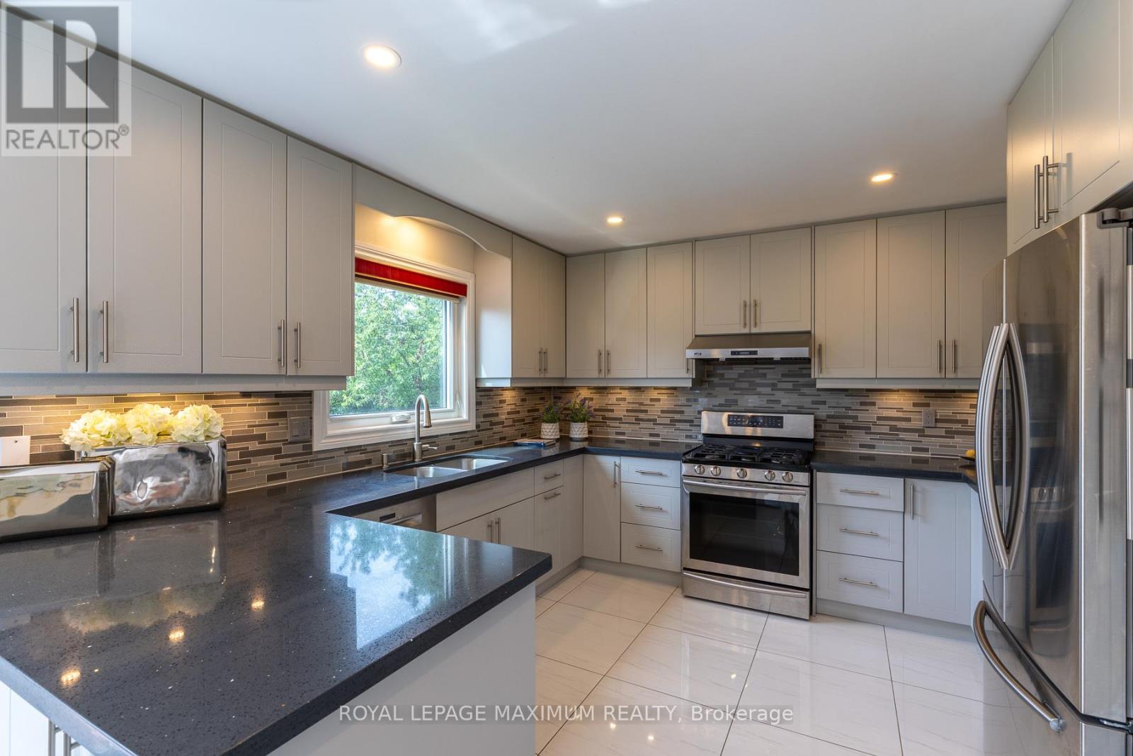 22 A Waltham Crescent, Richmond Hill, Ontario  L4B 1Z2 - Photo 8 - N13531248