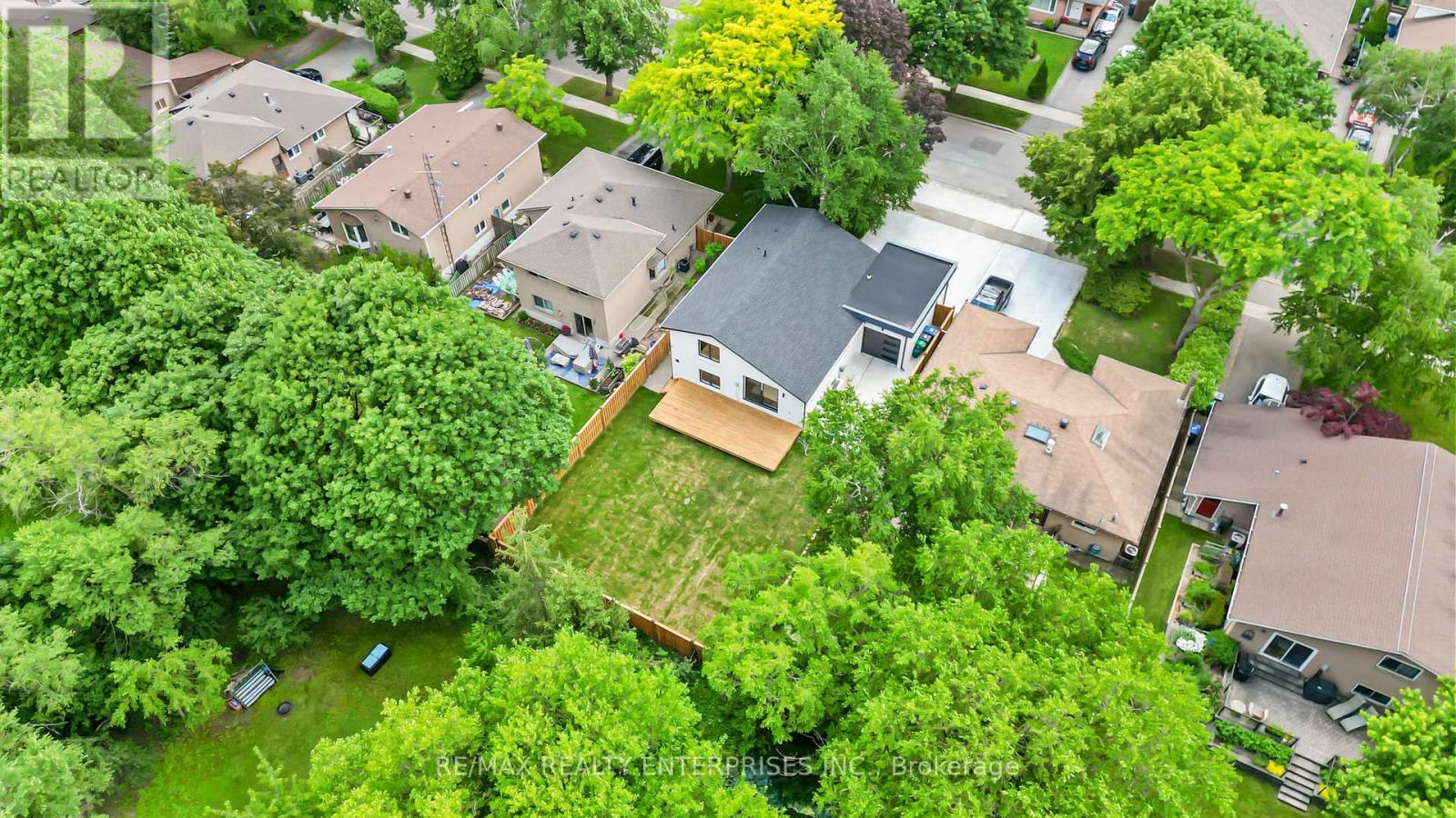 1495 THETFORD COURT