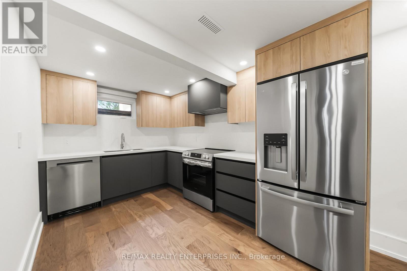 1495 THETFORD COURT - Photo 28