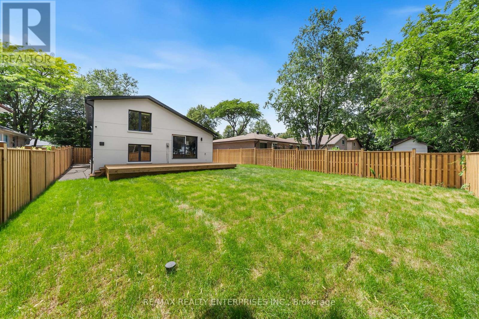 1495 THETFORD COURT - Photo 36