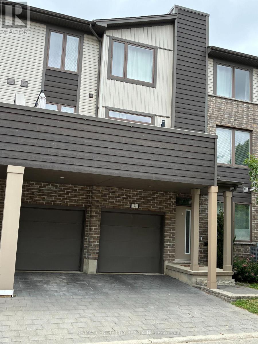$2,600 Monthly37 - 2070 Meadowgate Boulevard, London South, Ontario
