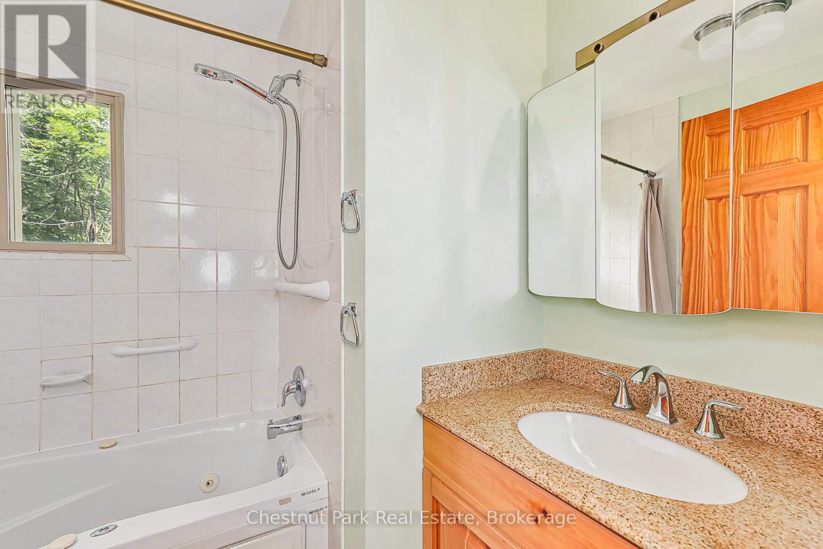 138 Kionontio Trail, Blue Mountains, Ontario  L9Y 0R6 - Photo 29 - X13534456