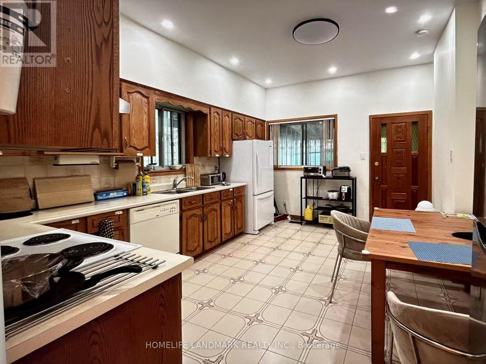 34 Ulster-1bedrm Street, Toronto, Ontario M5S 1E3 - Photo 3 - C13534478