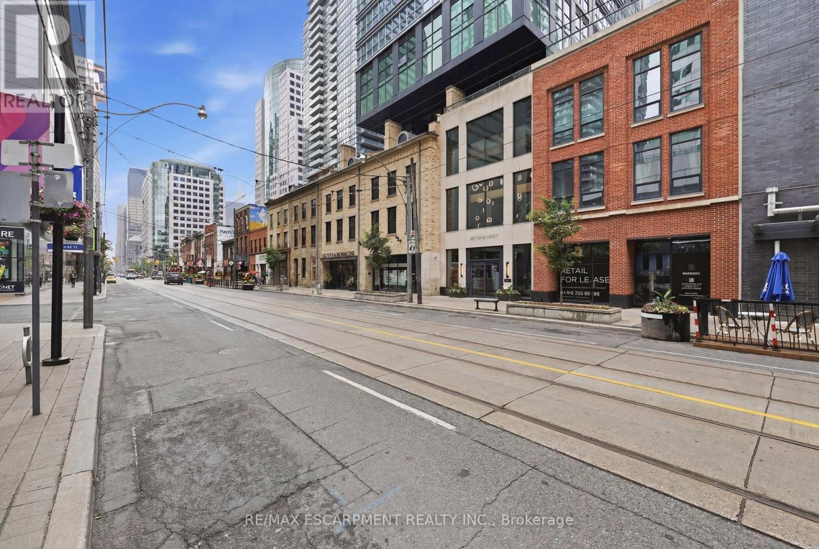 802 - 327 King Street W, Toronto, Ontario  M5V 0W7 - Photo 3 - C13534488