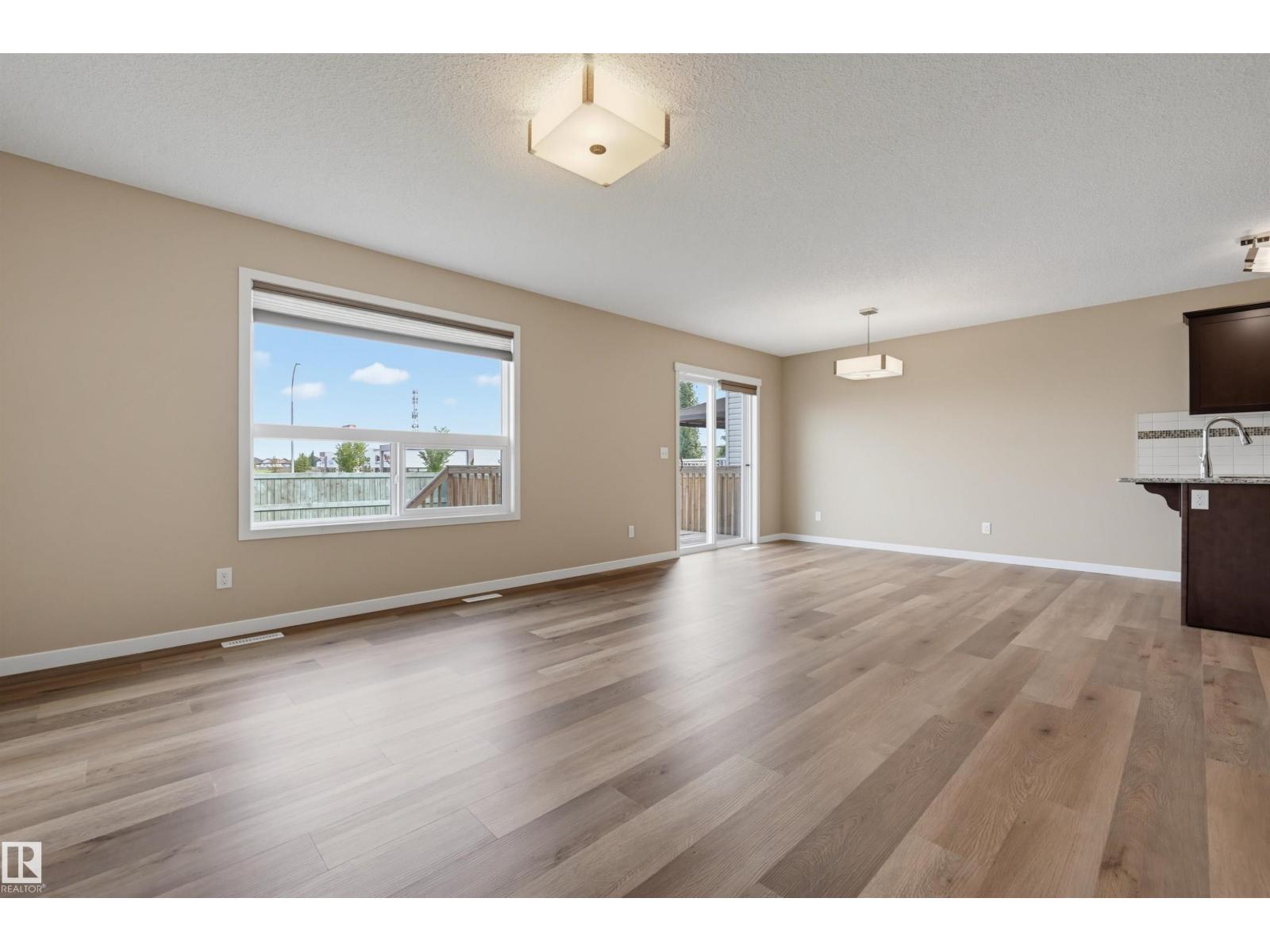 16428 12 Av SW, Edmonton, Alberta  T6W 3K6 - Photo 2 - E4496653