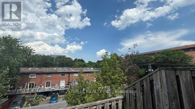 5b Mcgee Street, Toronto, Ontario  M4M 2L1 - Photo 20 - E13534588