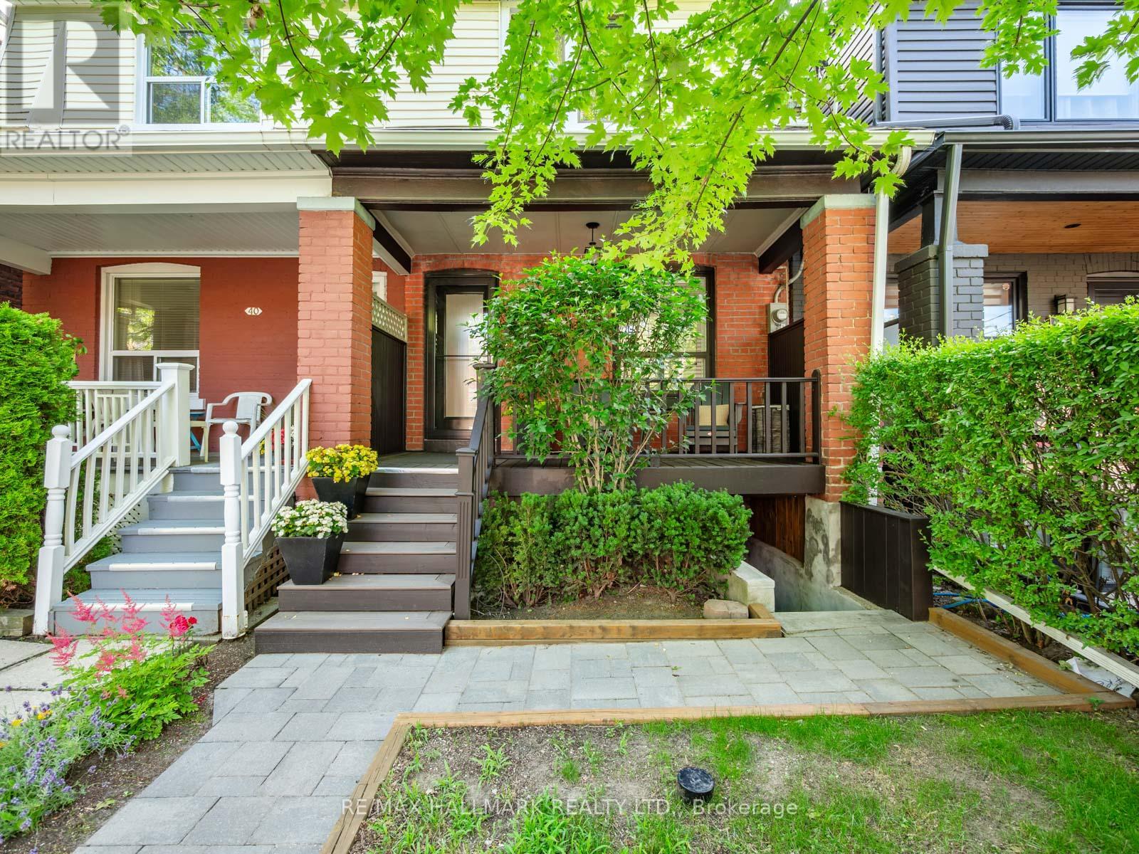 42 ARUNDEL AVENUE, Toronto, Ontario
