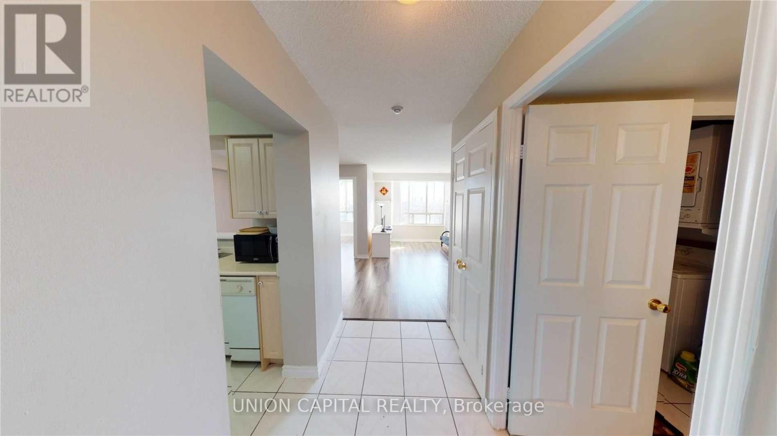 1906 - 5039 Finch Avenue E, Toronto, Ontario  M1S 5L6 - Photo 3 - E13534648