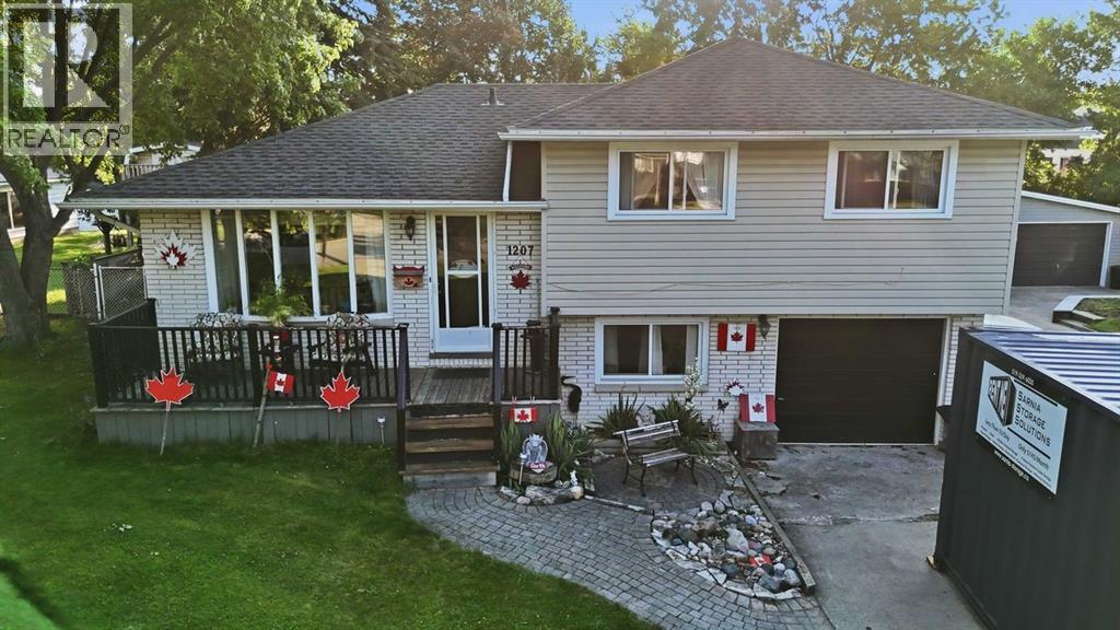 1207 Echo Road, Sarnia, Ontario  N7S 3K2 - Photo 2 - 26015555