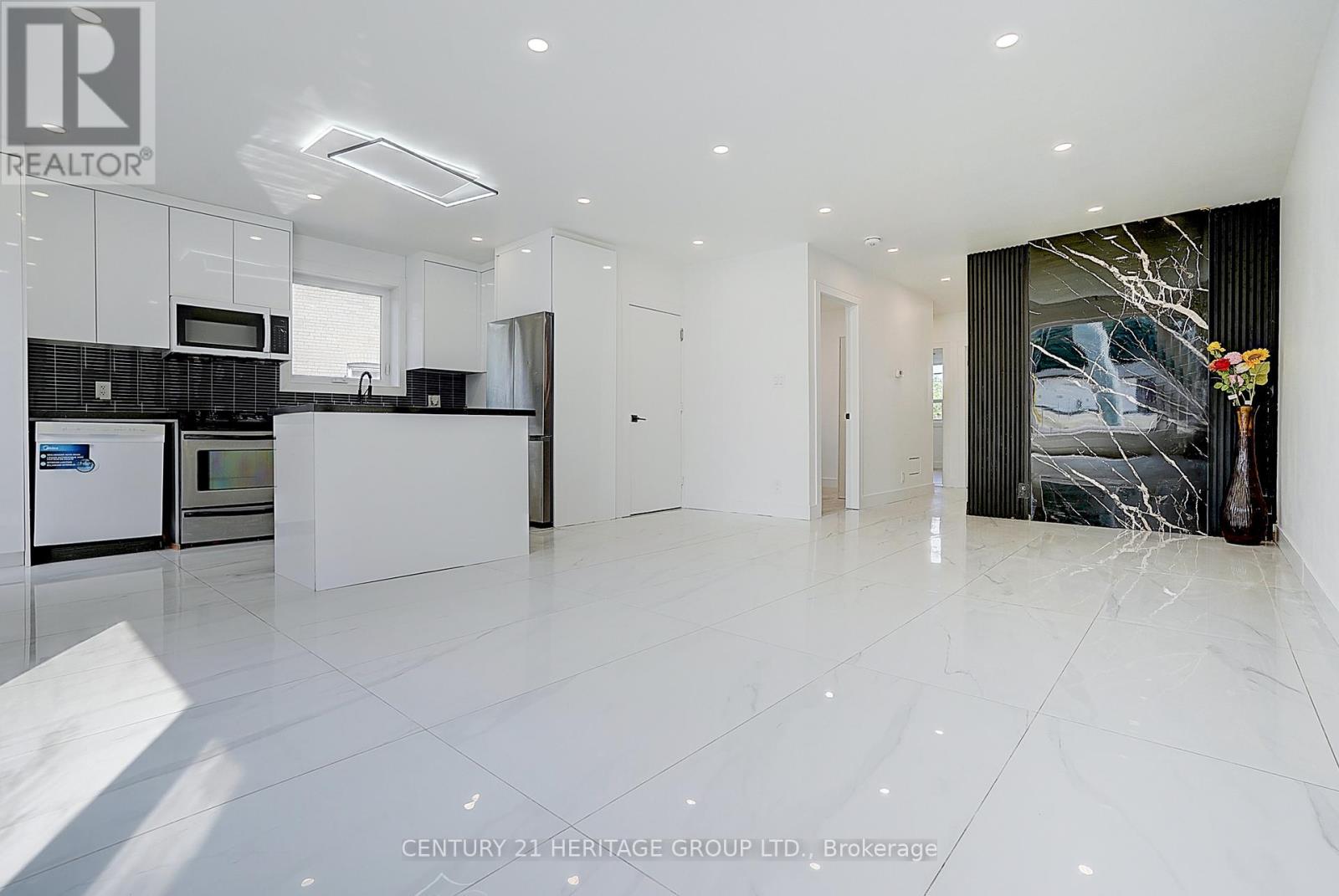 326 Mcconvey Drive, Richmond Hill, Ontario  L4C 3K3 - Photo 4 - N13534590