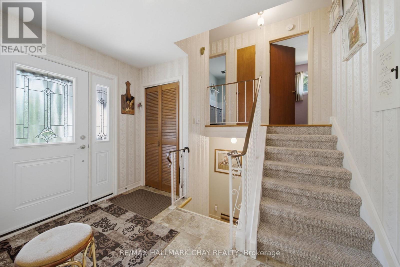 6 Highcroft Drive, Barrie (Allandale Heights), Ontario  L4N 2X4 - Photo 6 - S13534518