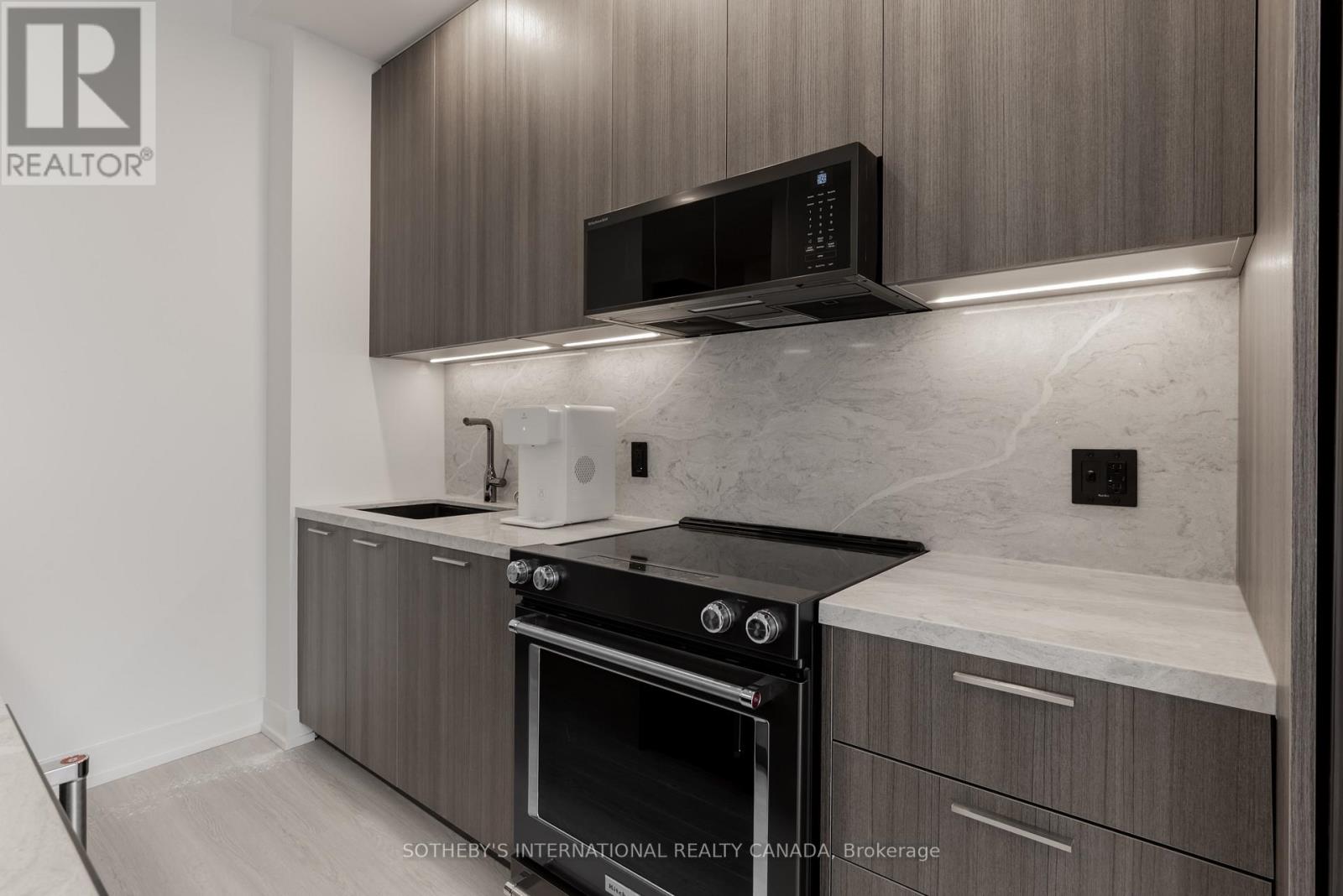 505 - 31 York Garden Way, Toronto, Ontario  M6A 2V1 - Photo 3 - W13534468