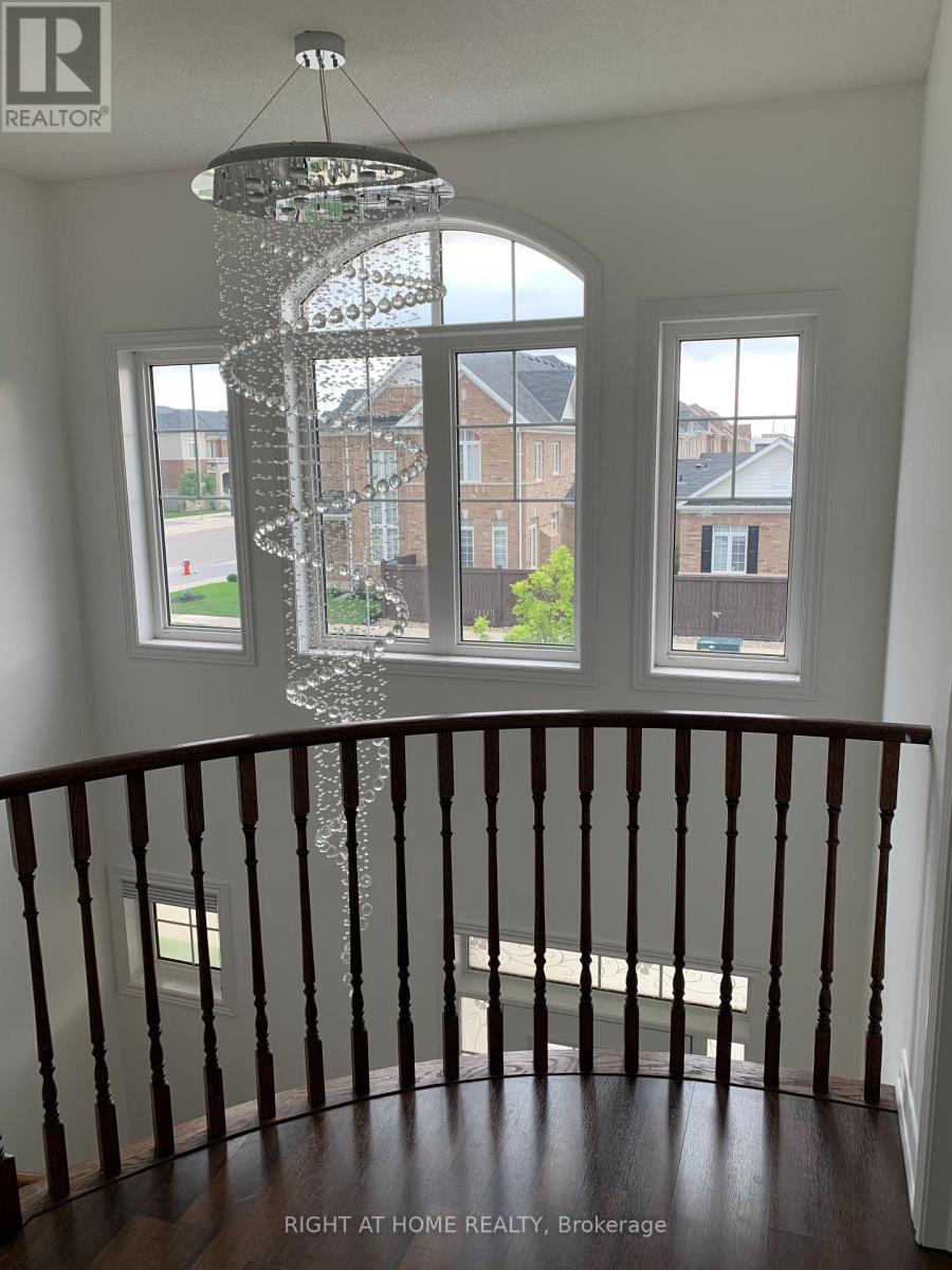 276 Robert Parkinson Drive, Brampton, Ontario  L7A 3Y2 - Photo 10 - W13534512