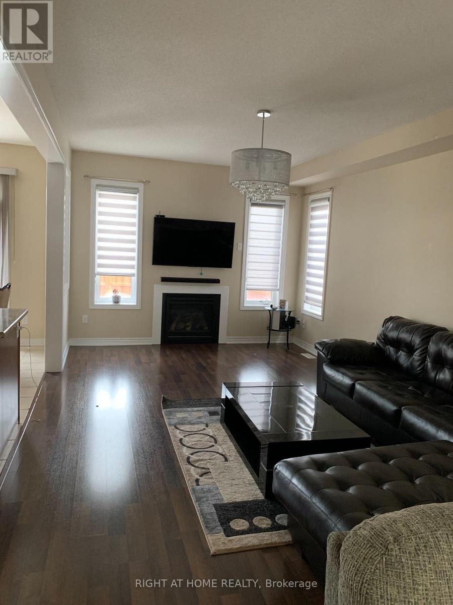 276 Robert Parkinson Drive, Brampton, Ontario  L7A 3Y2 - Photo 3 - W13534512