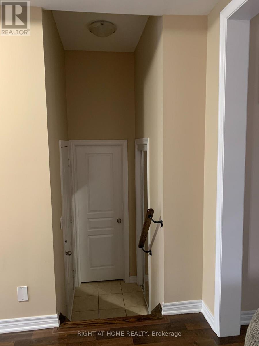 276 Robert Parkinson Drive, Brampton, Ontario  L7A 3Y2 - Photo 5 - W13534512