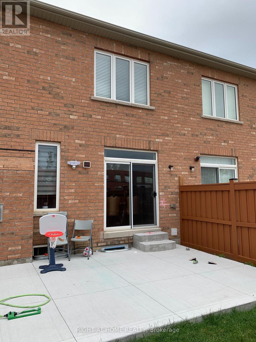 276 Robert Parkinson Drive, Brampton, Ontario  L7A 3Y2 - Photo 9 - W13534512