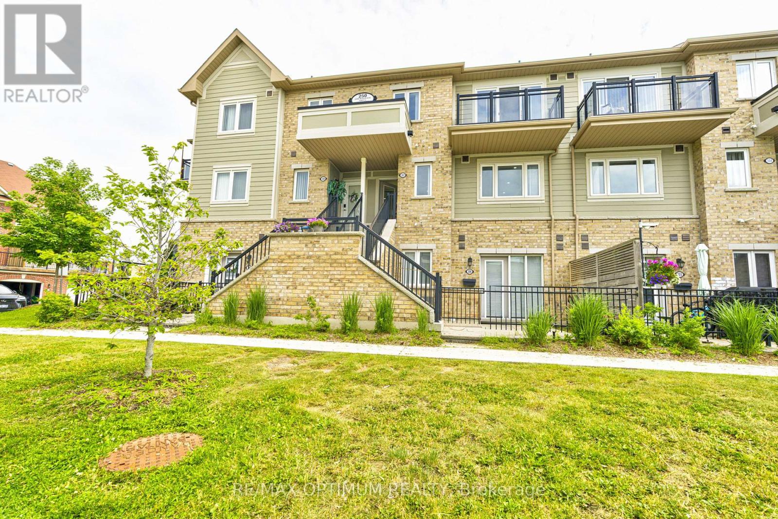 307 - 250 Sunny Meadow Boulevard, Brampton, Ontario L6R 3Y6 - Photo 2 - W13534542