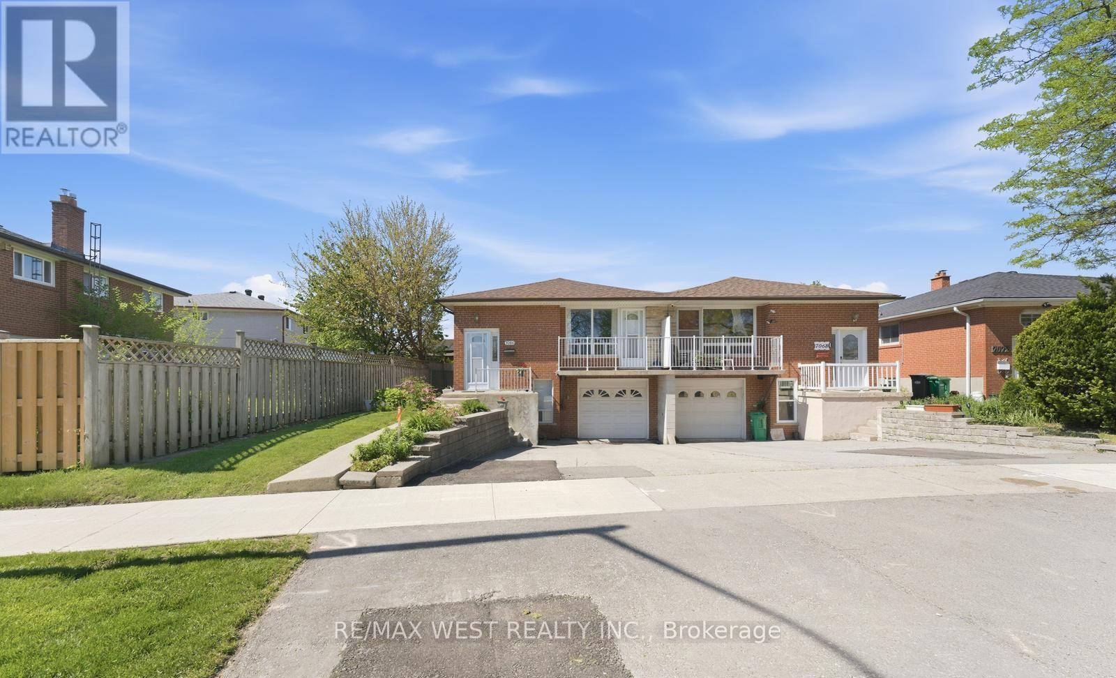7066 MAGIC COURT, Mississauga (Malton)