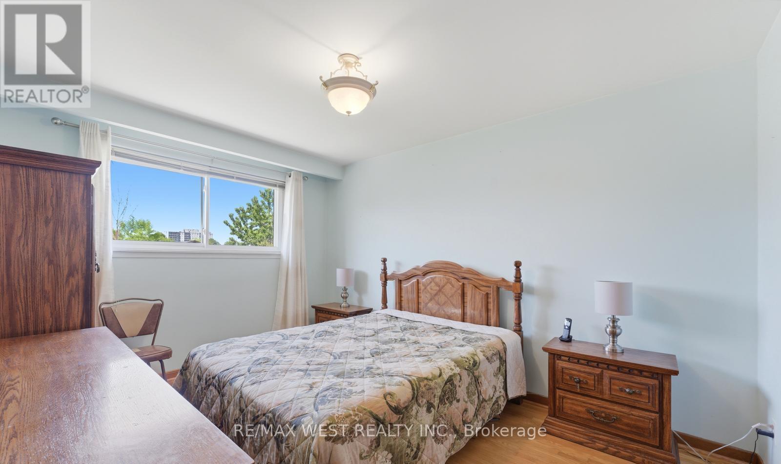 7066 Magic Court, Mississauga (Malton), Ontario  L4T 3A1 - Photo 15 - W13534562