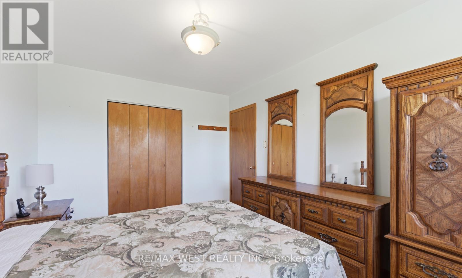 7066 Magic Court, Mississauga (Malton), Ontario  L4T 3A1 - Photo 16 - W13534562
