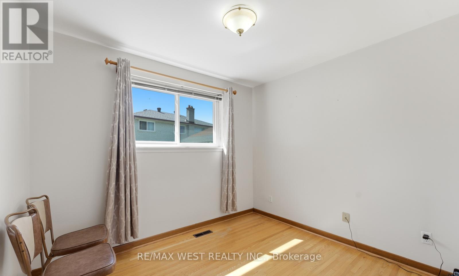 7066 Magic Court, Mississauga (Malton), Ontario  L4T 3A1 - Photo 19 - W13534562