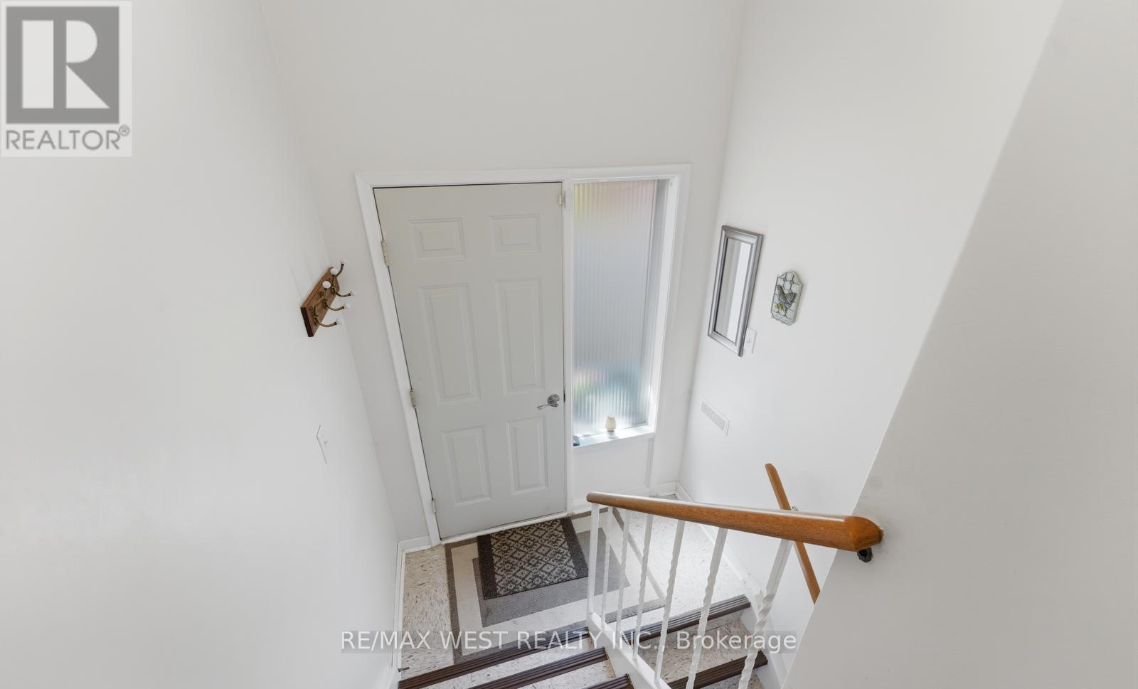 7066 Magic Court, Mississauga (Malton), Ontario  L4T 3A1 - Photo 21 - W13534562