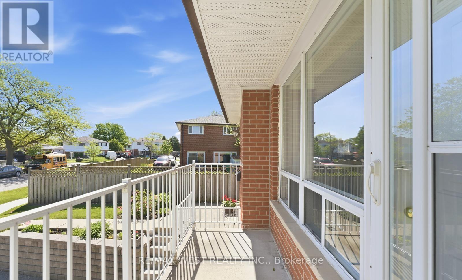 7066 Magic Court, Mississauga (Malton), Ontario  L4T 3A1 - Photo 31 - W13534562