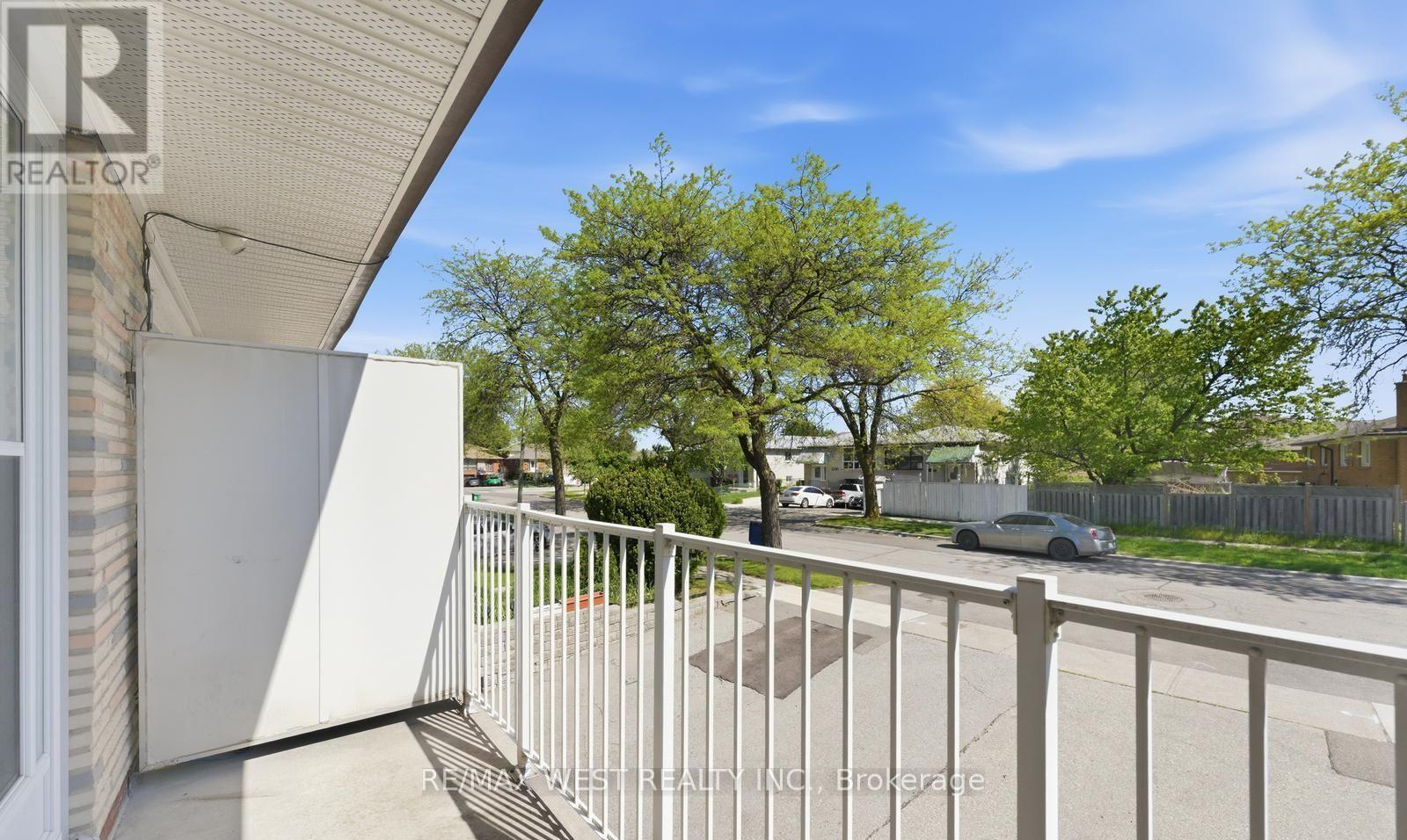 7066 Magic Court, Mississauga (Malton), Ontario  L4T 3A1 - Photo 32 - W13534562