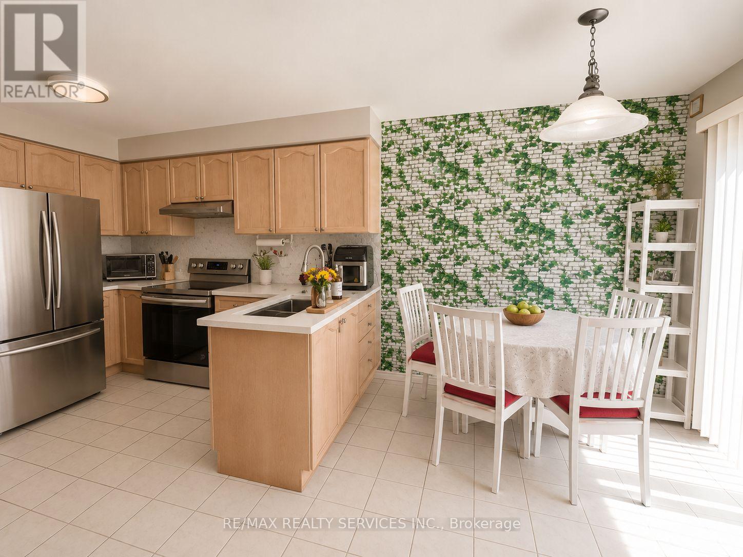 6897 Bansbridge Crescent, Mississauga, Ontario  L5N 6T1 - Photo 5 - W13534688