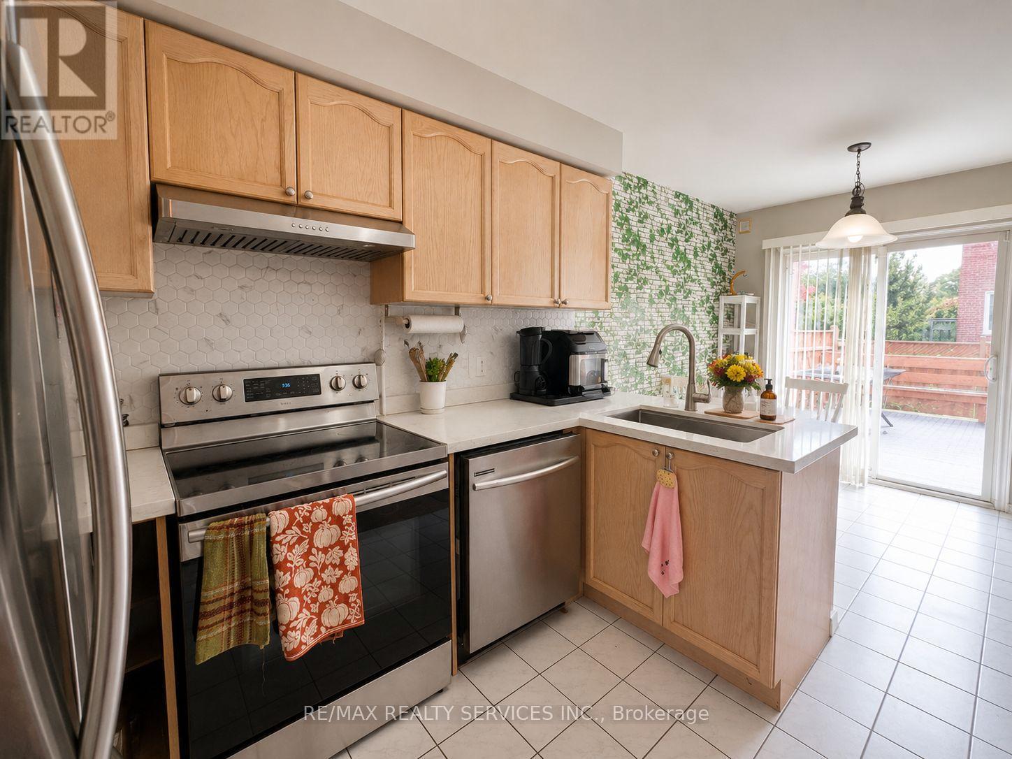 6897 Bansbridge Crescent, Mississauga, Ontario  L5N 6T1 - Photo 6 - W13534688