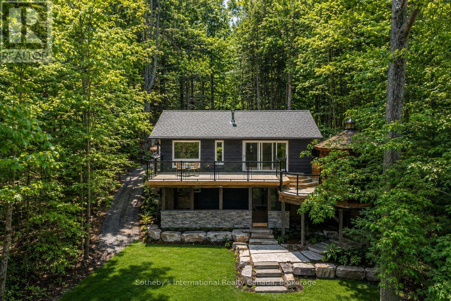 1023 STRACHAN POINT ROAD, Muskoka Lakes, Ontario