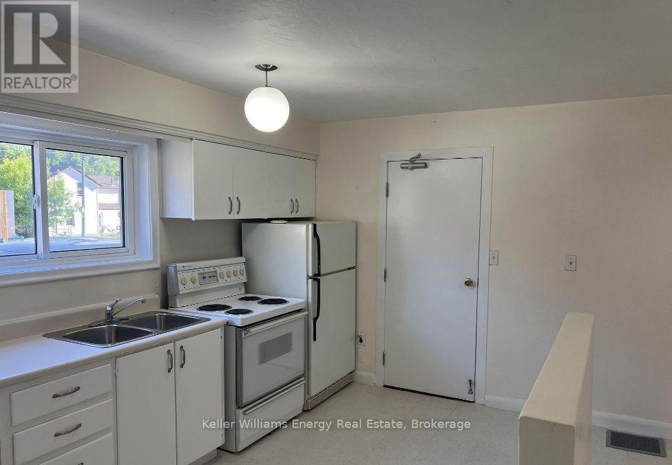 1 - 169 Mary Street N, Oshawa, Ontario  L1G 5C1 - Photo 8 - E13534794