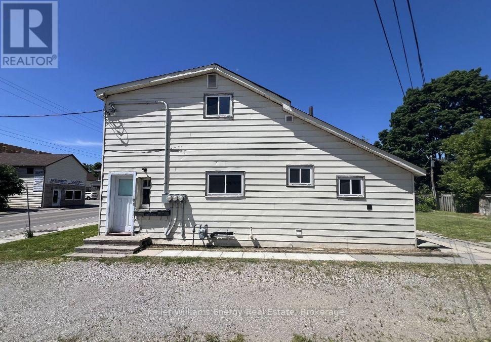 3 - 169 MARY STREET N