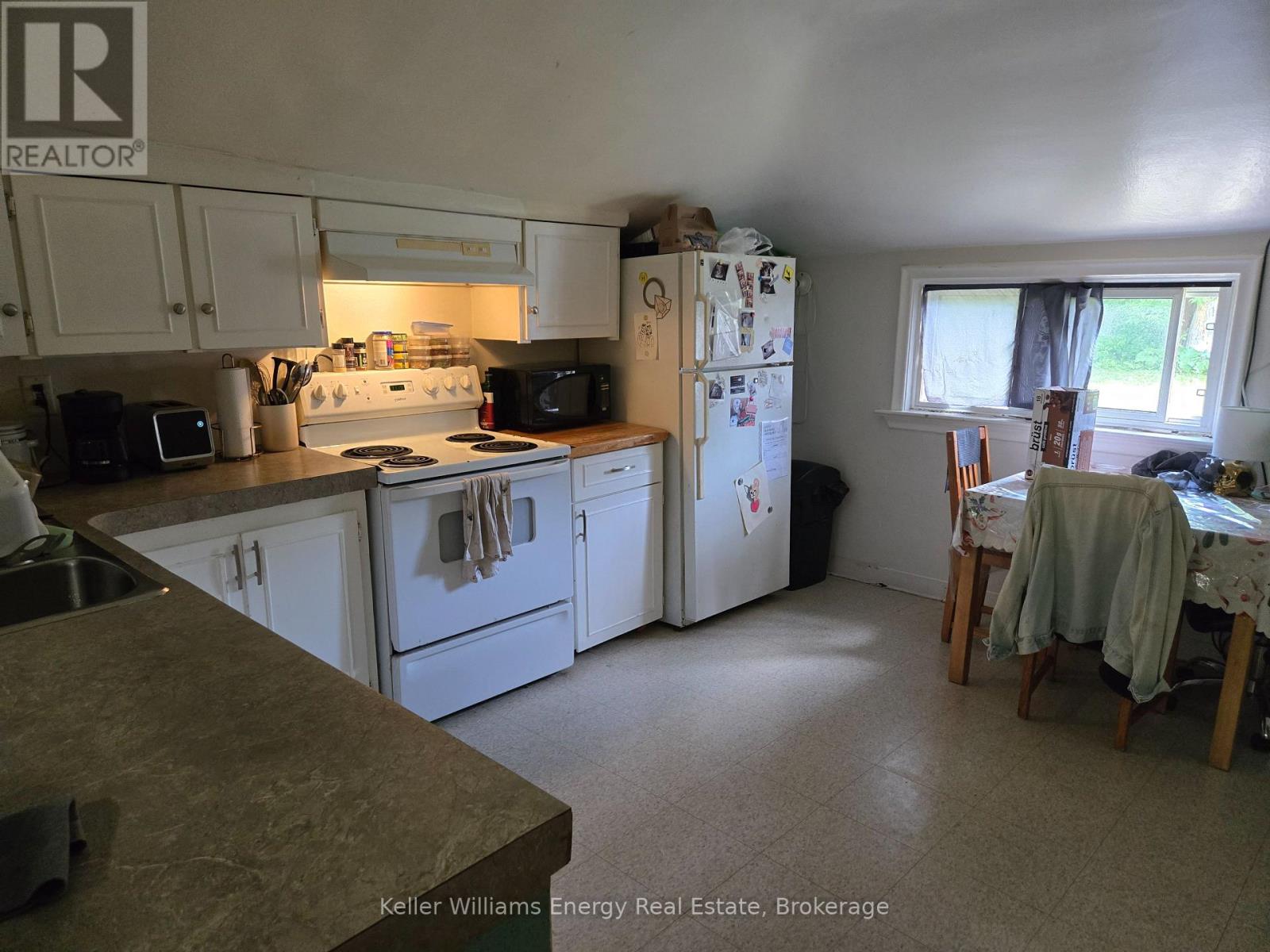 3 - 169 MARY STREET N