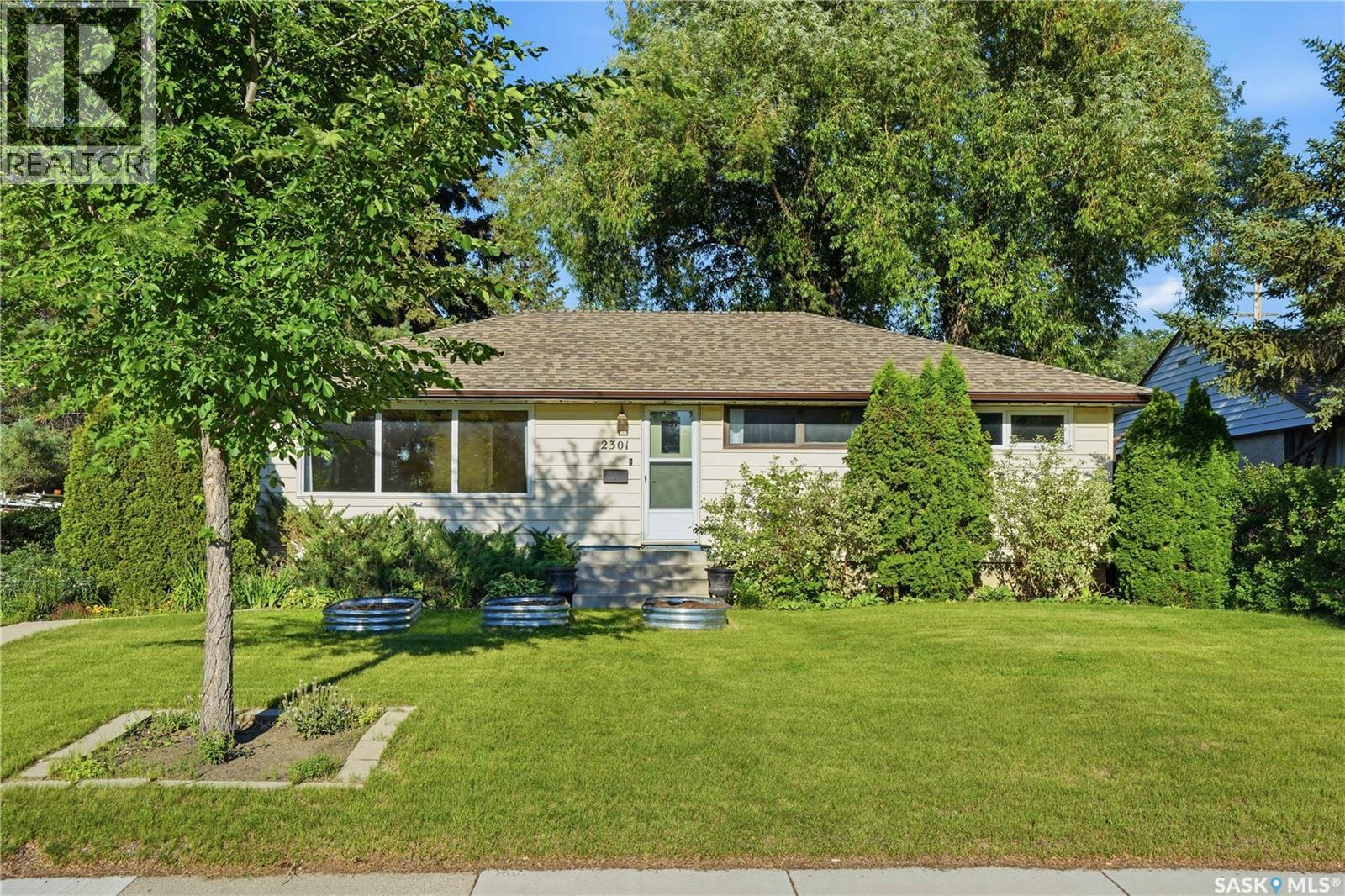 2301 Cairns Avenue, Saskatoon, Saskatchewan  S7J 1T9 - Photo 2 - SK041813