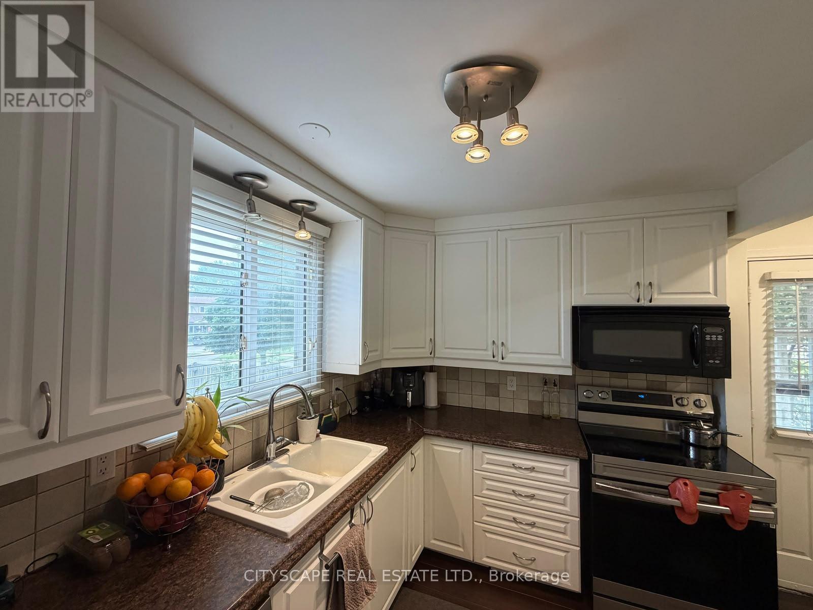 3346 Chokecherry Crescent, Mississauga, Ontario  L5L 1A9 - Photo 7 - W13498094