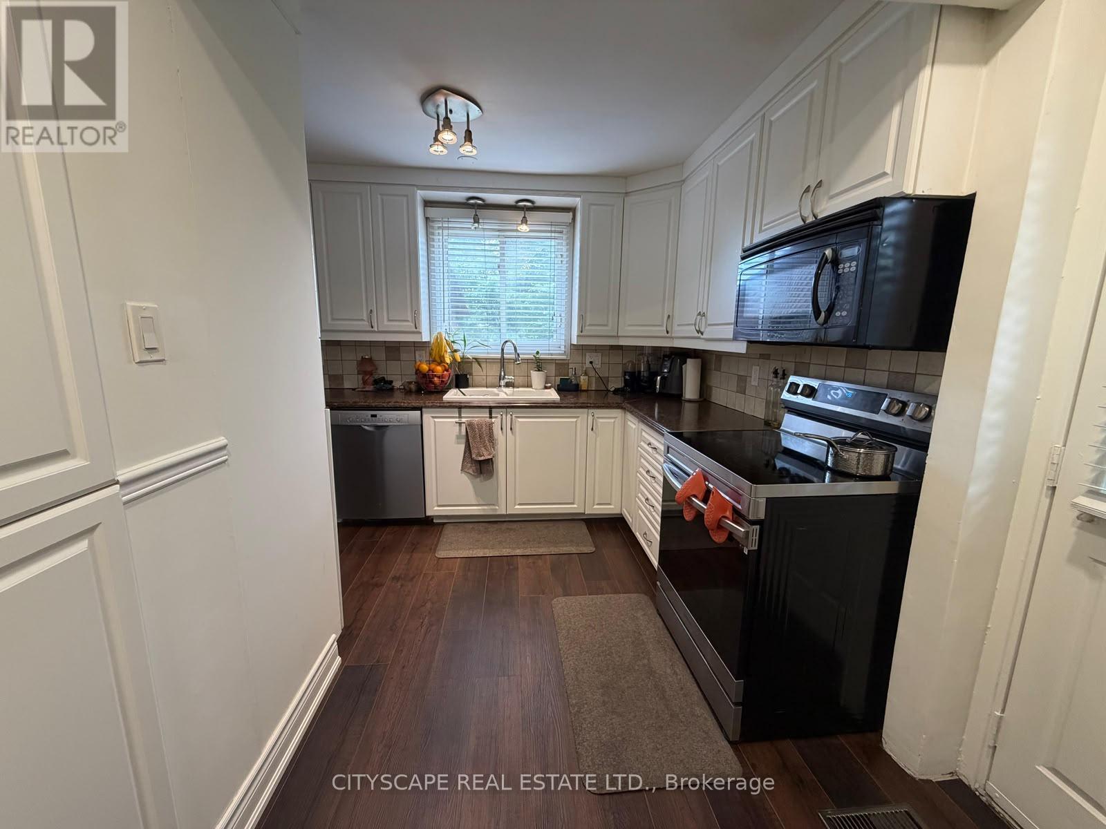 3346 Chokecherry Crescent, Mississauga, Ontario  L5L 1A9 - Photo 10 - W13498094