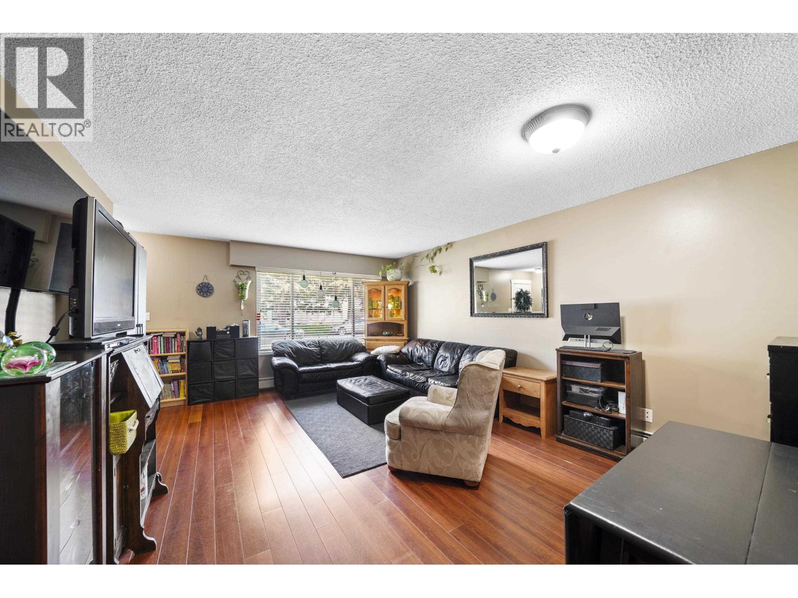 21532 Mayo Place, Maple Ridge, British Columbia  V2X 2K9 - Photo 4 - R3143677