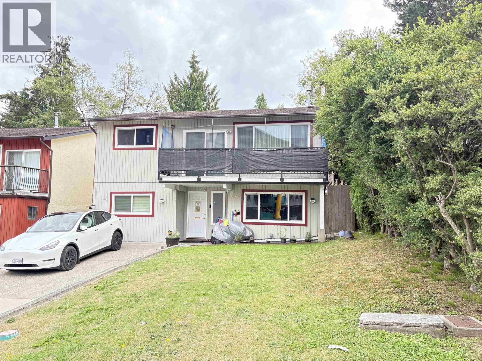 257 Angela Drive, Port Moody, British Columbia  V3H 3X7 - Photo 2 - R3143686