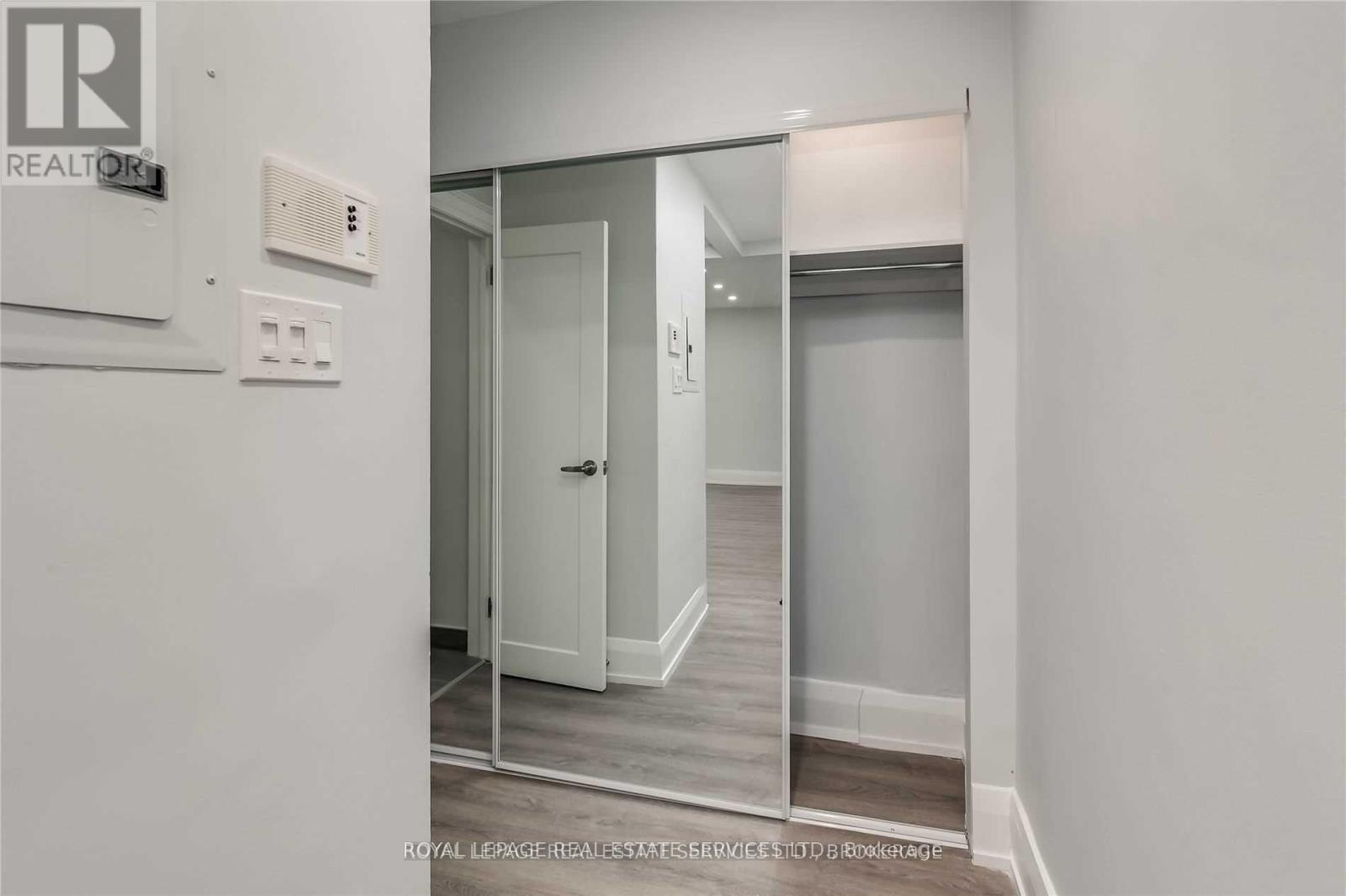 20 - 120 Vaughan Road, Toronto, Ontario  M6C 2M2 - Photo 16 - C13534846