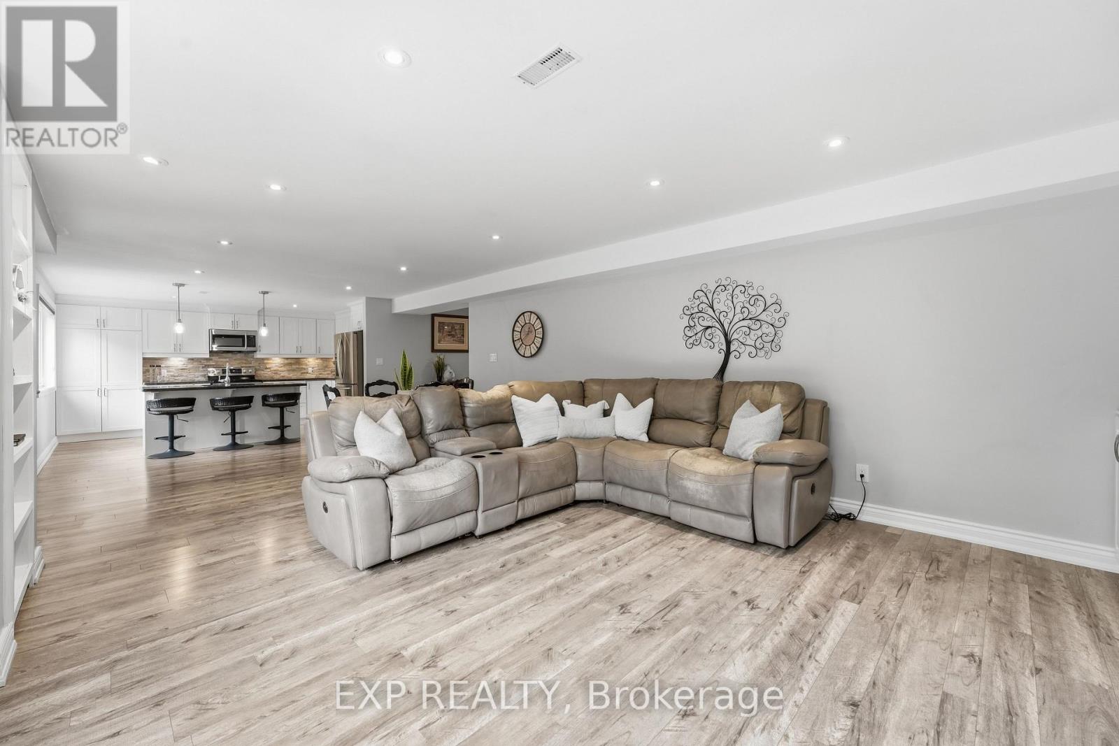25 Manor Forest Road, East Gwillimbury, Ontario  L0G 1M0 - Photo 26 - N13241748