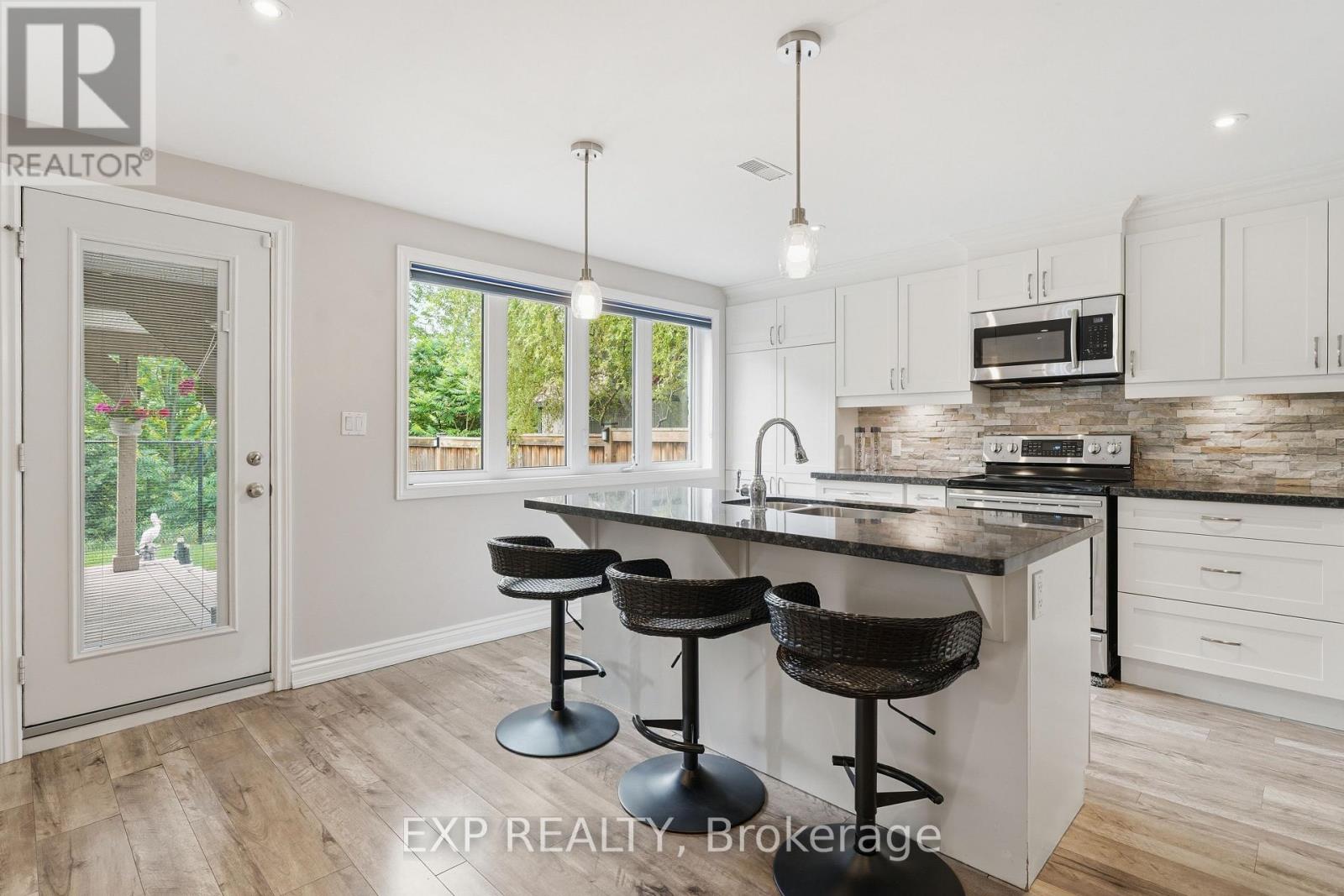 25 Manor Forest Road, East Gwillimbury, Ontario  L0G 1M0 - Photo 29 - N13241748