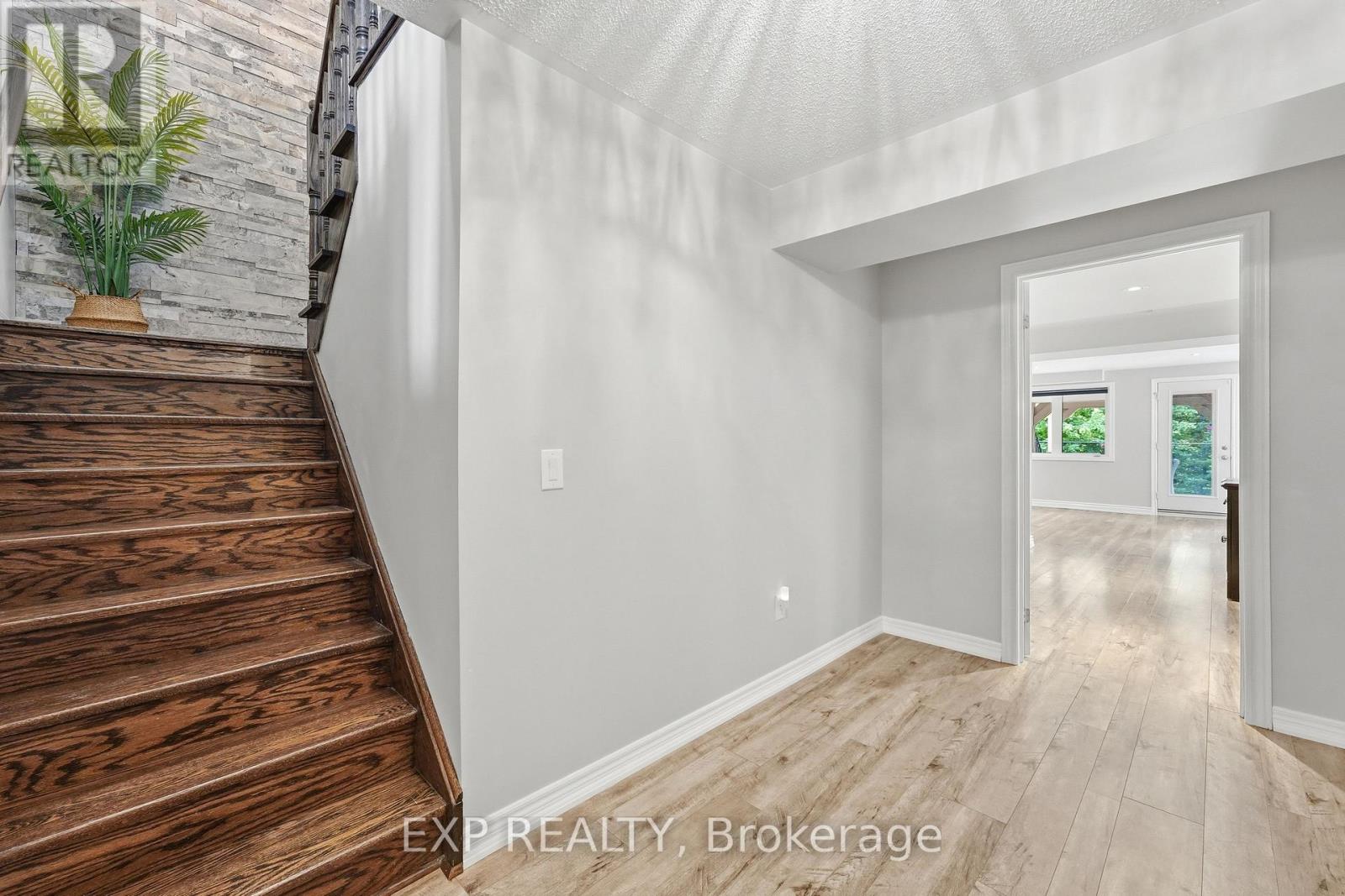 25 Manor Forest Road, East Gwillimbury, Ontario  L0G 1M0 - Photo 23 - N13241748
