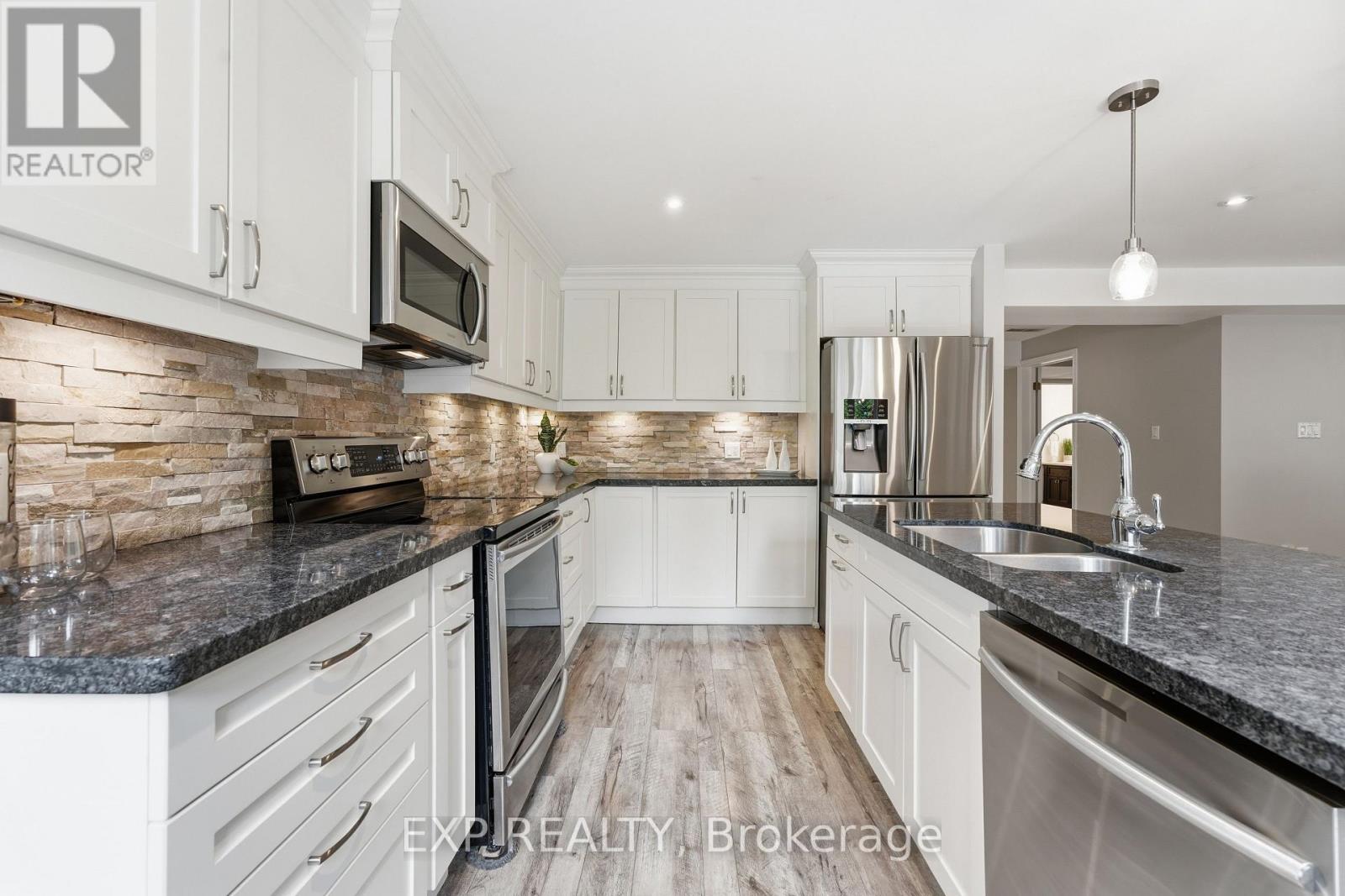 25 Manor Forest Road, East Gwillimbury, Ontario  L0G 1M0 - Photo 31 - N13241748