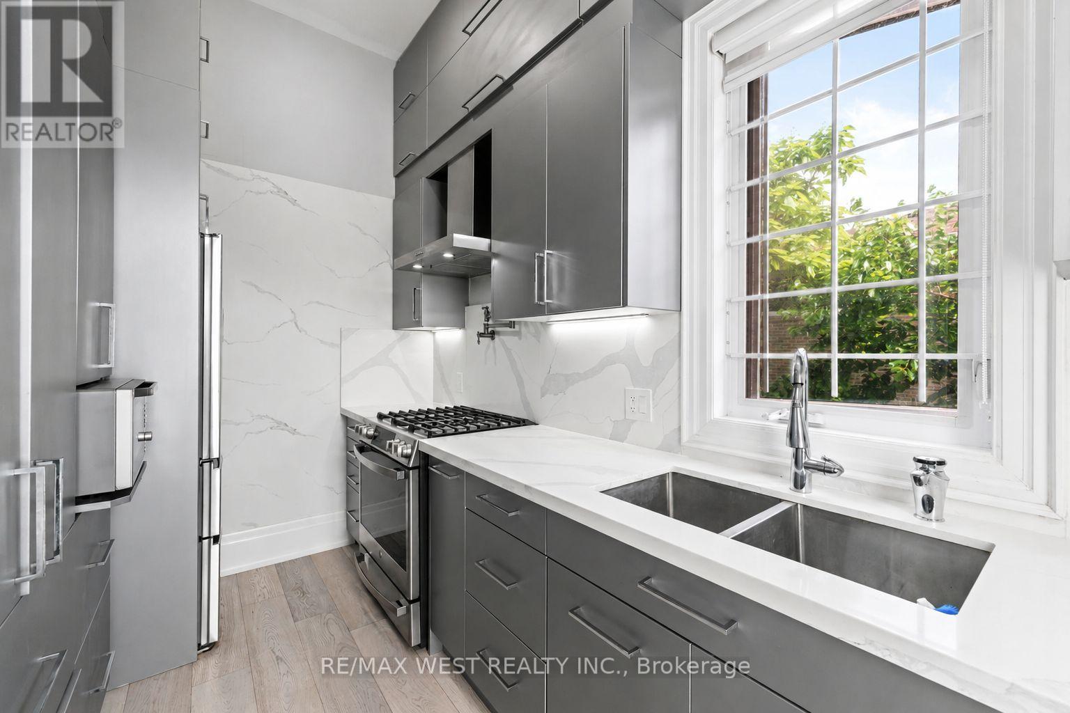 62 Sherwood Forest Drive, Markham, Ontario  L3P 1P8 - Photo 9 - N13532306