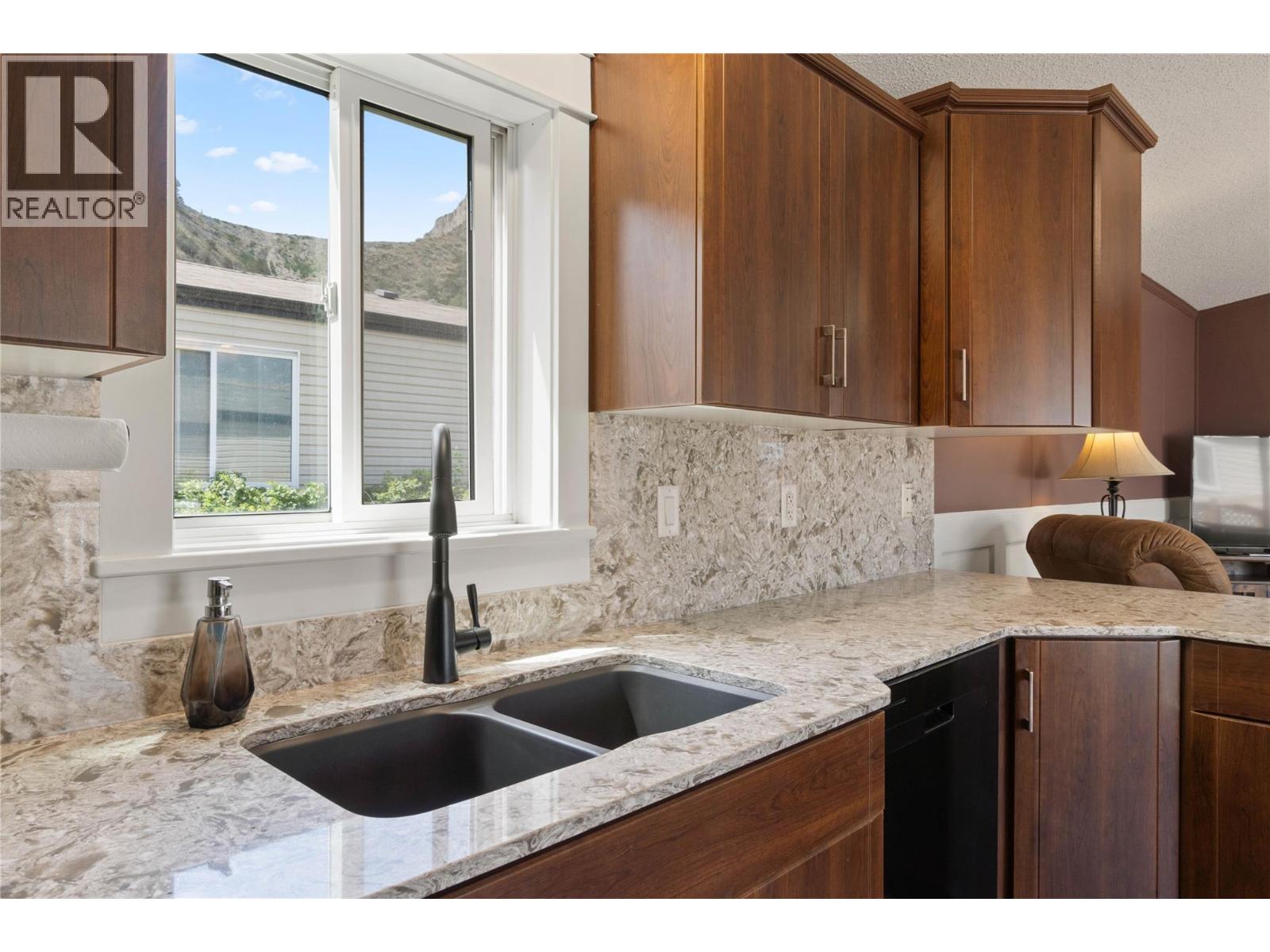 7805 Dallas Drive Unit# 11, Kamloops, British Columbia  V2C 6X9 - Photo 7 - 10380869